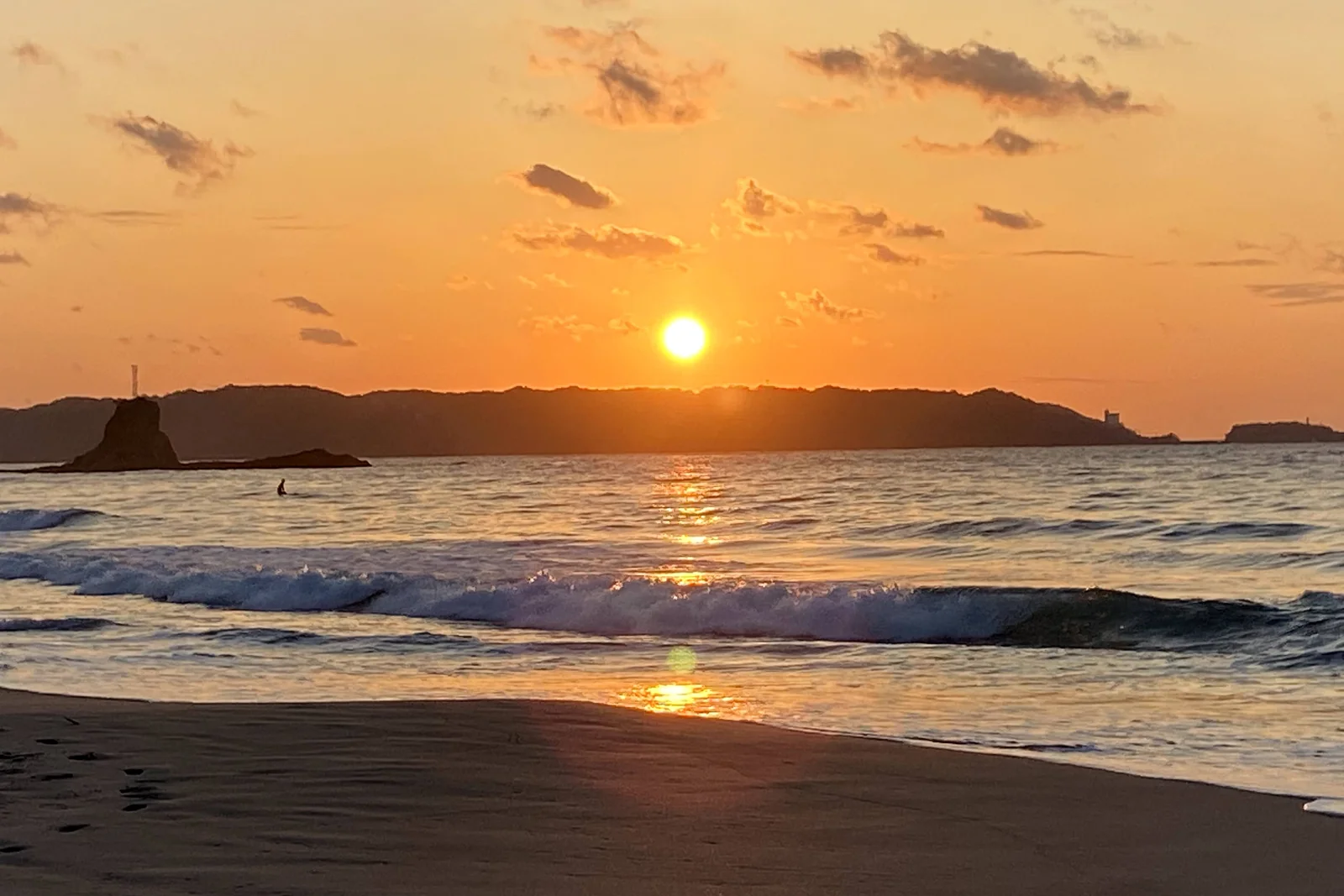 夕陽が沈む海